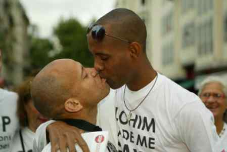 kiss-in_rn.jpg